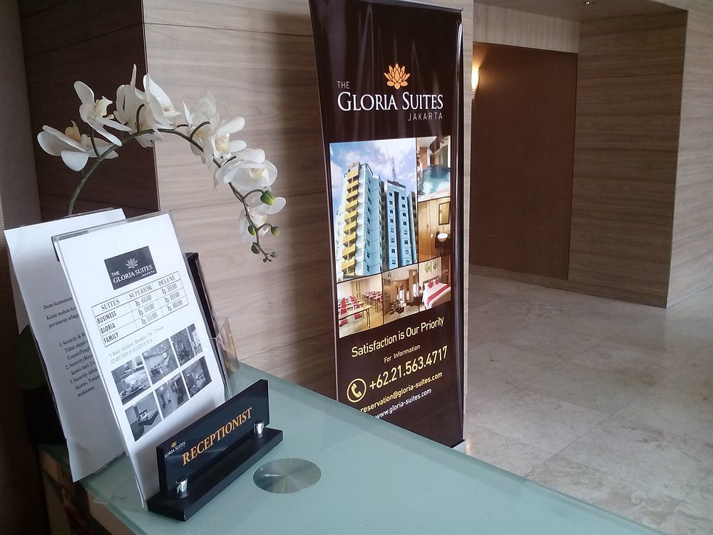The Gloria Suites Grogol Jakarta Exterior foto